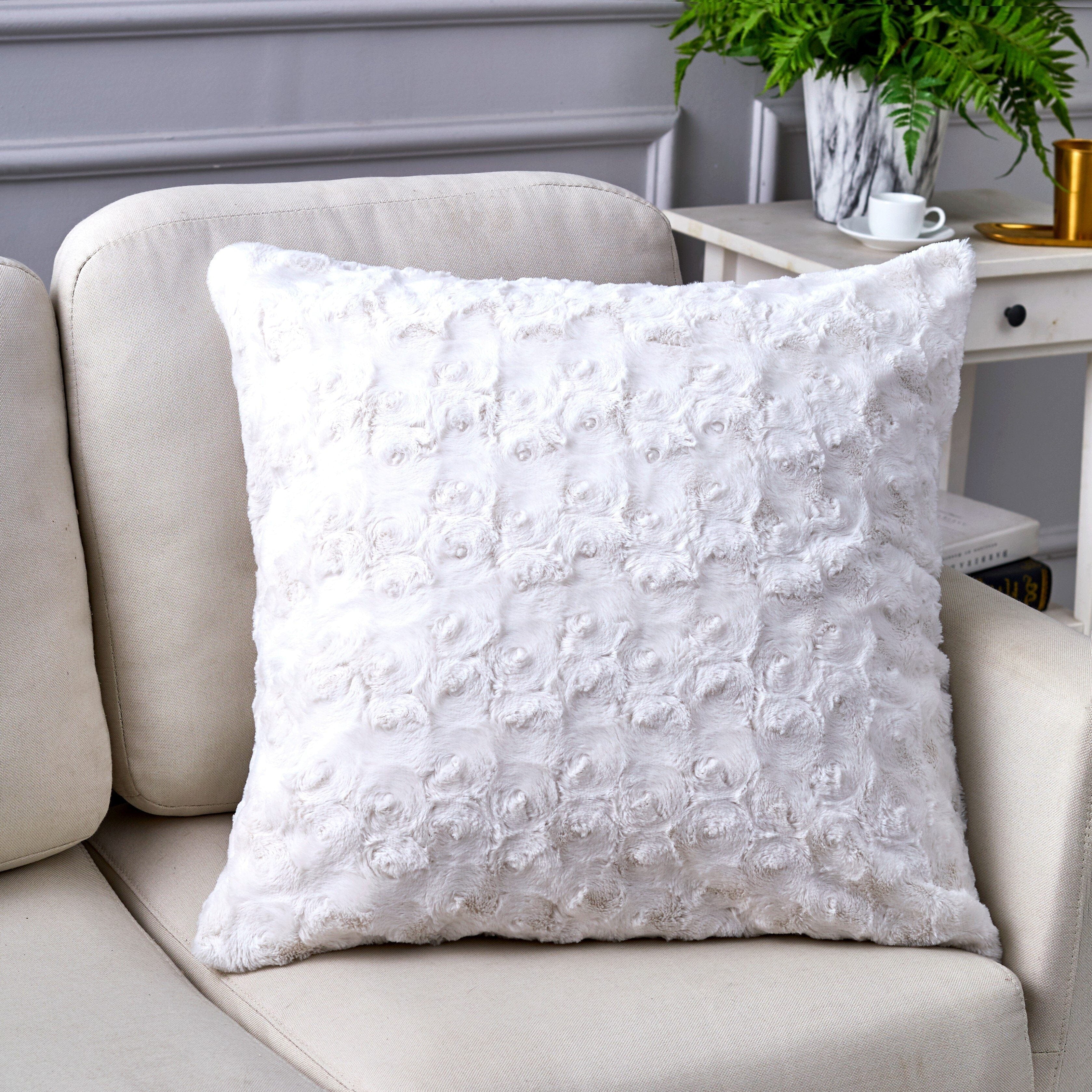 DaDa Bedding White Roses Faux Fur Pillow Cover