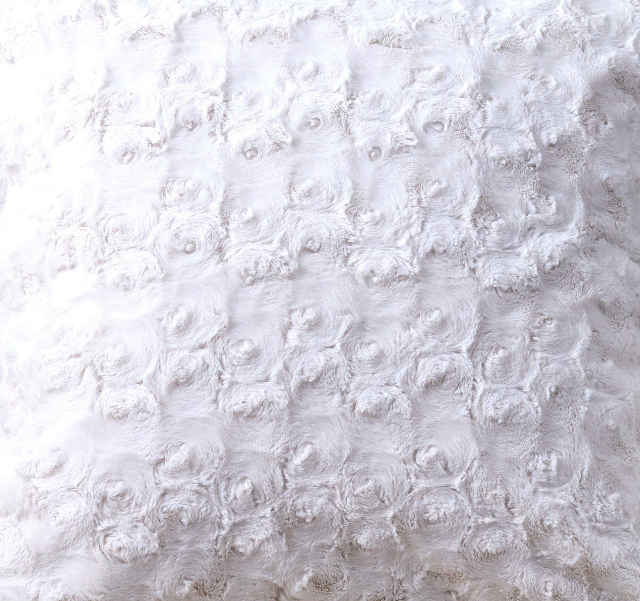 DaDa Bedding White Roses Faux Fur Pillow Cover